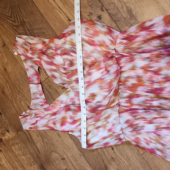 Bisou bisou surplice dress - Picture 11 of 12